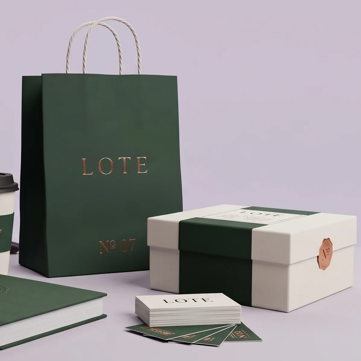 LOTE: bolsa de café, caja de regalo, vaso y tarjetas, todas con el mismo número de lote.